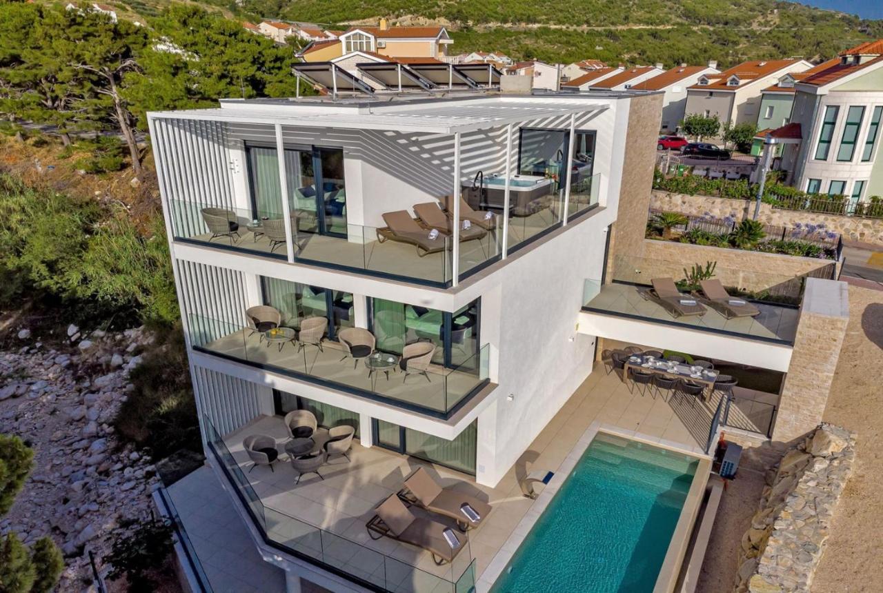 Luxury Delight Ii With Pool, Gym, Sauna And Jacuzzi Villa Promajna